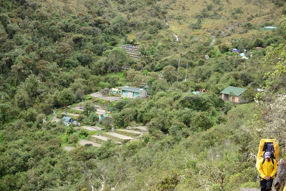 Inca porters to carry tourists luggage