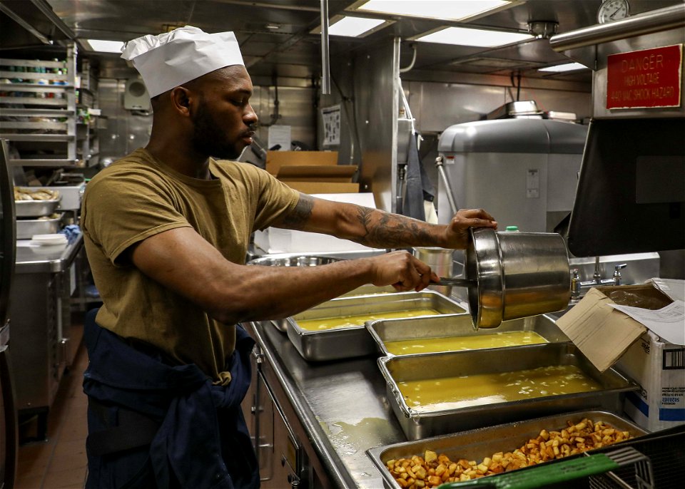 USS Porter (DDG 78) Chow Time
