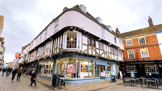 C14 Timber Framed. Art Gallery