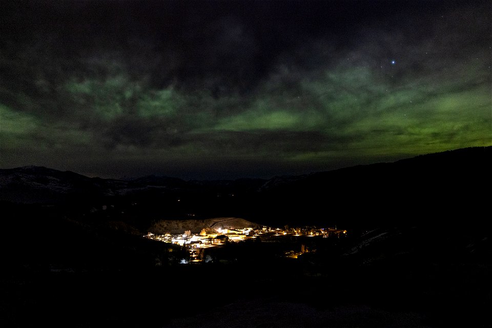Northern Lights April 23, 2023: Green clouds over Fort Yellowstone
