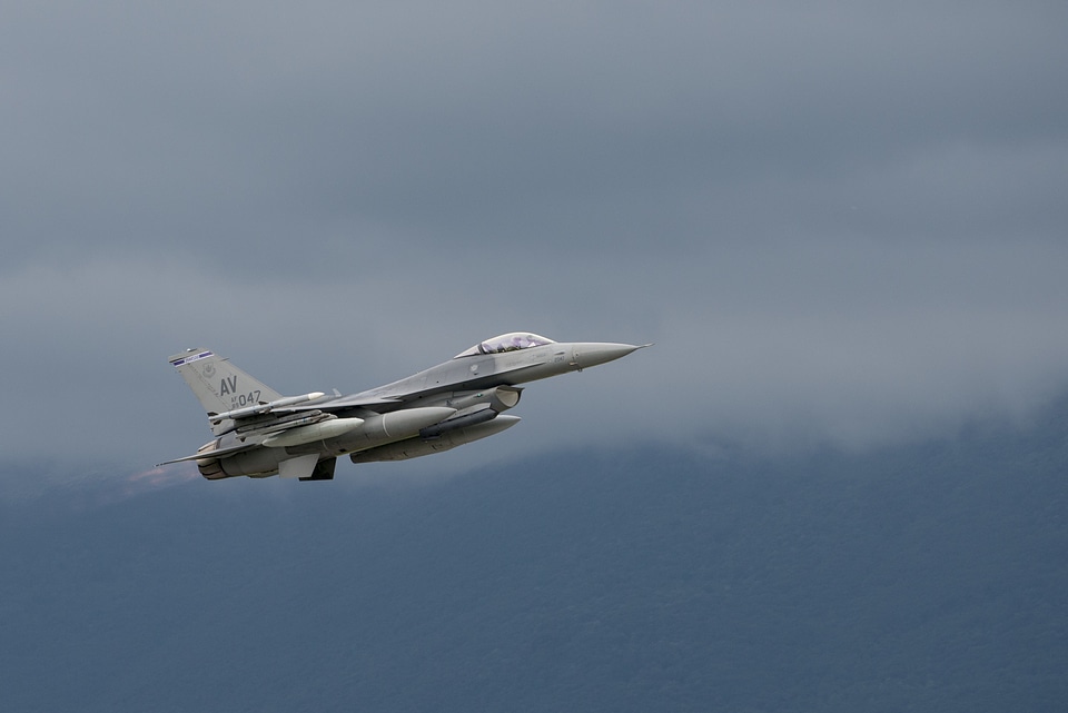 F-16 Fighting Falcon departs Air Base