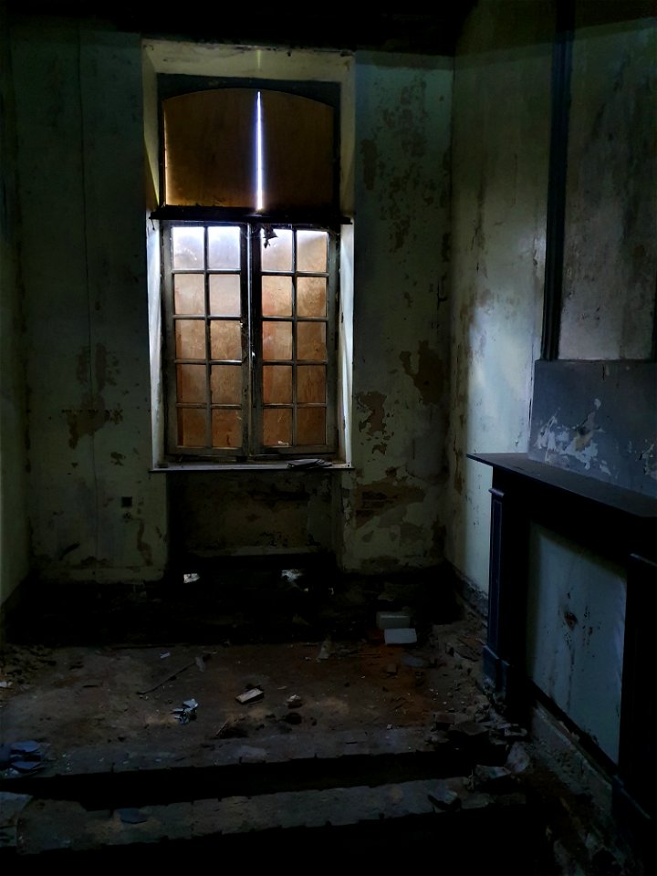 Urbex Kasteel en klooster St. Anna te Heel