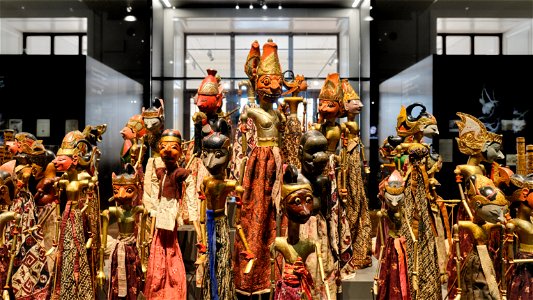 Muñecos orientales en el museo de etnología de Viena photo