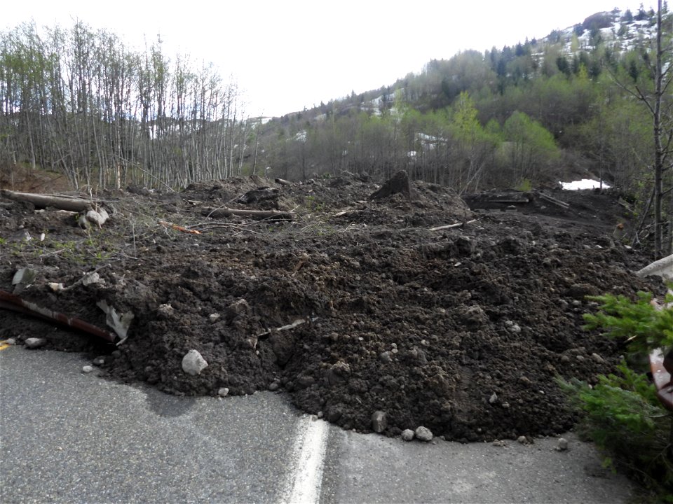 20230515_Ground view of debris flow on road_USGS_K Spicer_DSCN1984