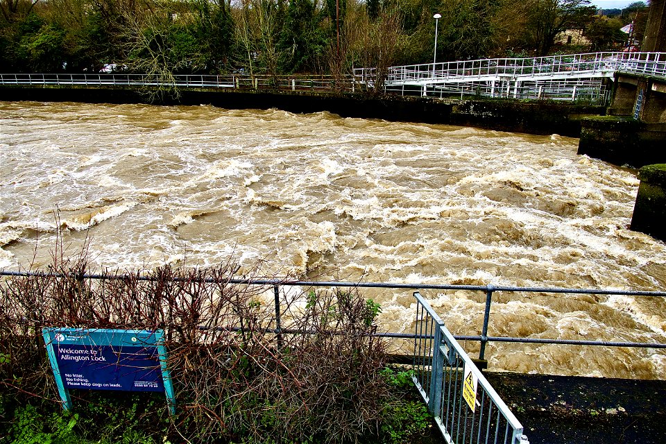 The River Medway Allington Lock Rough Water