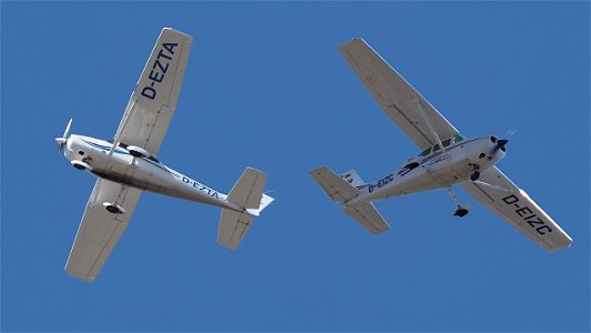 "Learning to Fly" on two Cessna 172 Sykhawks: