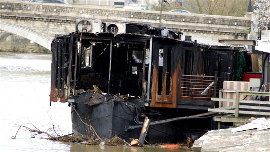 Embankments Floating Restaurant River Medway after the fire!