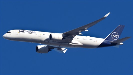 Airbus A350-941 D-AIXO Lufthansa from Rio de Janeiro (6900 ft.)