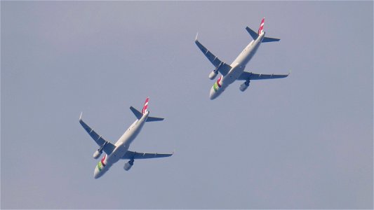 Airbus A320-214 CS-TMW TAP Air Portugal from Lisbon (13800 ft.)