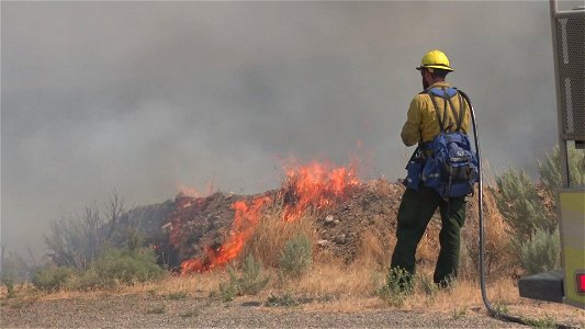 Engine Crew Works Wildfire