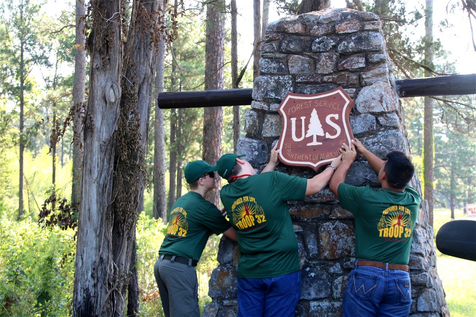 Refurbished signs for Stuart Lake Seed Orchard - Catahoula Ranger District - Kisatchie National Forest - 002