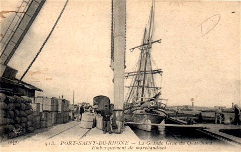 Port-Saint-Louis-du-Rhône : Grande rue du quai Nord