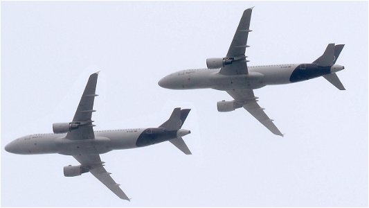 Airbus A320-214 D-AIZE Lufthansa from Toulouse  (14700 ft.)