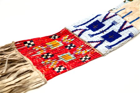 YELL 7124: beaded leather pouch (2)