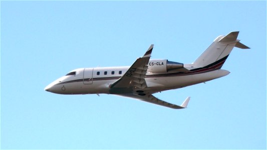 Bombardier CL-600-2B16 Challenger 650 CS-CLA Netjets Europe from Caen (3600 ft.)
