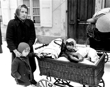 SC 199062-S - Young French woman with two children and belongings loaded on a baby carriage shown in Hagenau, France, before they started on long trek to safe rear area.