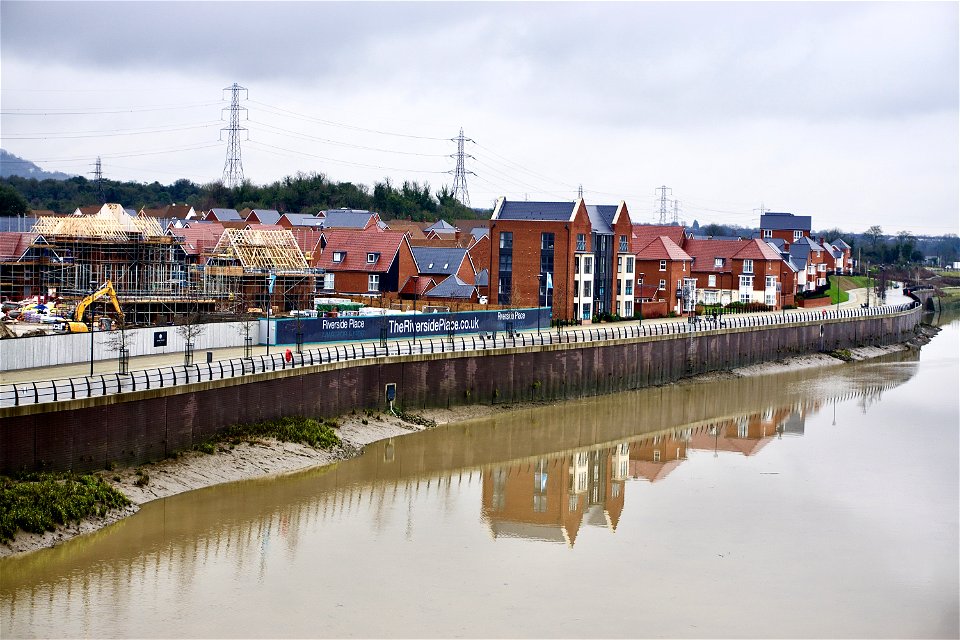 Riverside Living River Medway Peters Village