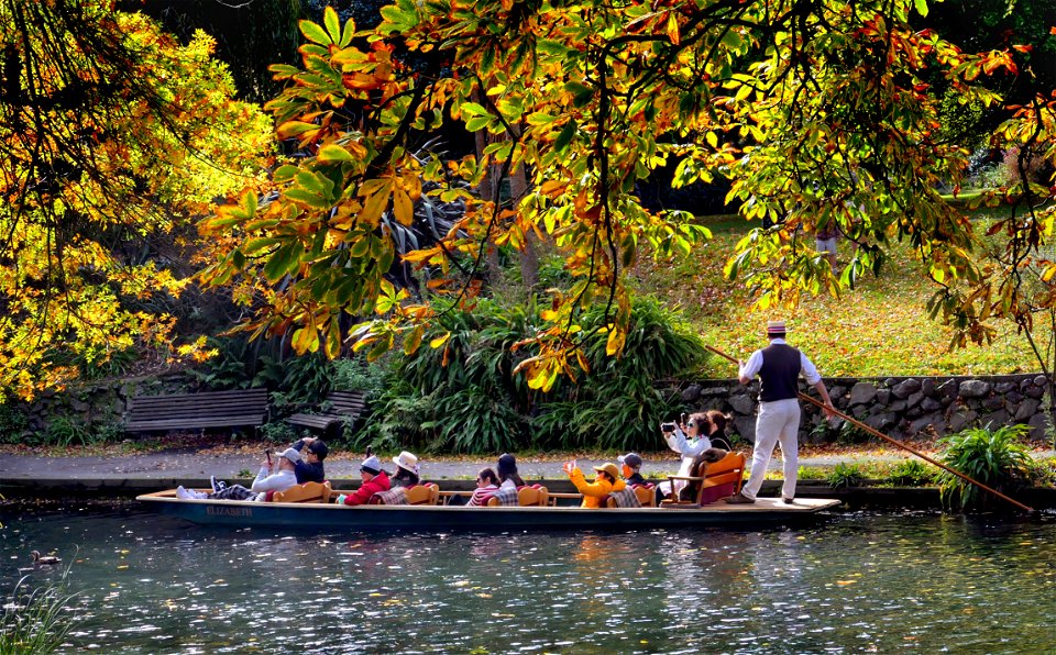 Punting on the Avon. Christchurch NZ photo