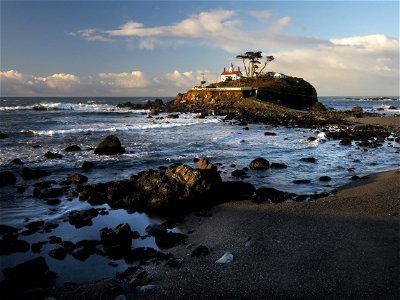 011 - BATTERY POINT LIGHTHOUSE (11-07-2021) from A street jetty -04