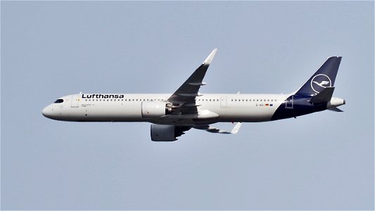 Airbus A321-271NX D-AIEI Lufthansa from Ibiza (5400 ft.) photo