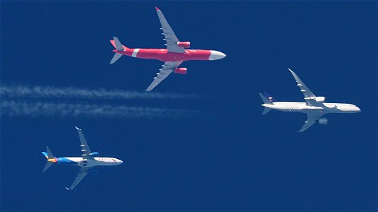 Three more Jets from the north to the south: photo