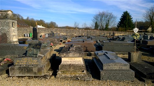 Tombes au cimetière de Provins