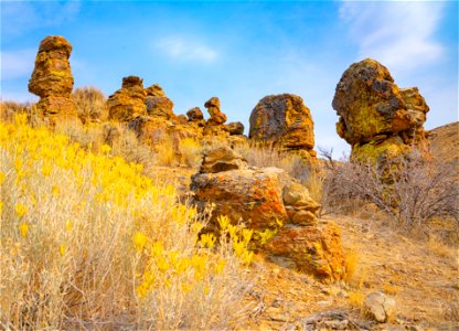 Rock formations in Lost Creek Canyon photo