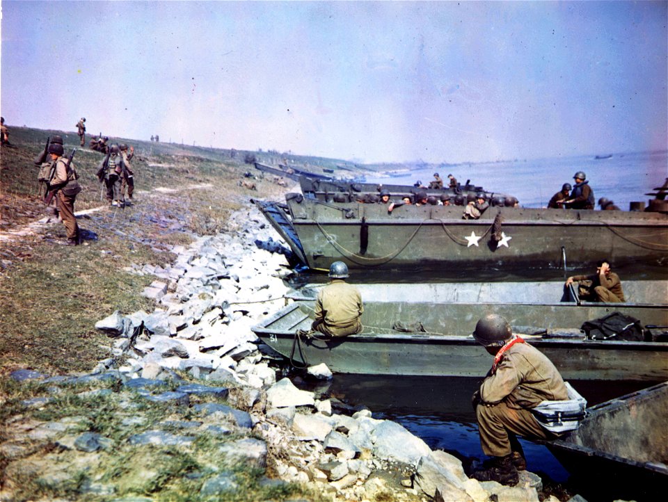 C-908 - Men prepare to board LCTs [sic] at Orsoy, Germany, as the 1st Bn., 314th Inf., 79th Div., crosses the Rhine River.