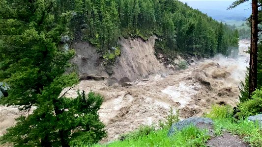 Yellowstone flood event 2022: high water in Lamar River Canyon