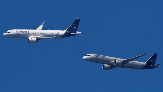 Two Lufthansa Airbus from Madeira and Spain: