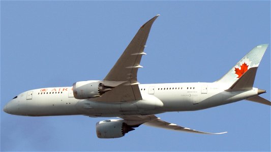 Boeing 787-8 Dreamliner C-GHPT Air Canada from Toronto (6100 ft.)