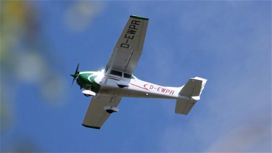 Cessna 172N Skyhawk II  D-EWPR