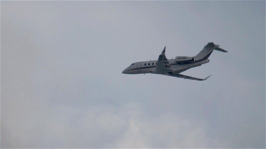 Bombardier BD-100-1A10 Challenger 350 CS-CHD Netjets Europe from Milan (4200 ft.)