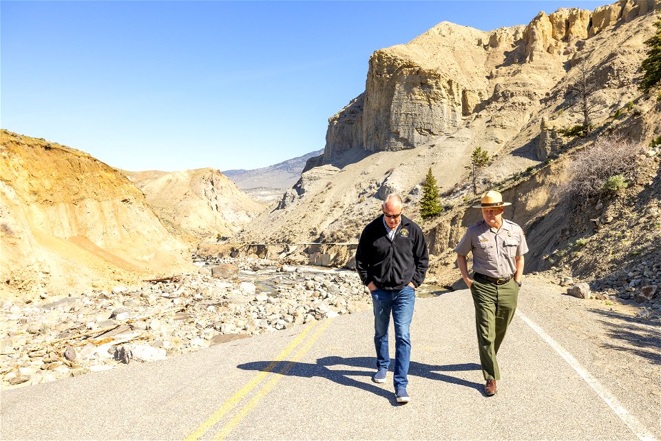 Superintendent Cam Sholly briefs Congressman Zinke on flood damages (2)