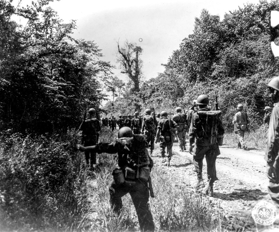 SC 270889 - Elements of A Co., 37th Inf. Regt., 24th "Victory" Div., move up along the Digos Road, Mindanao.
