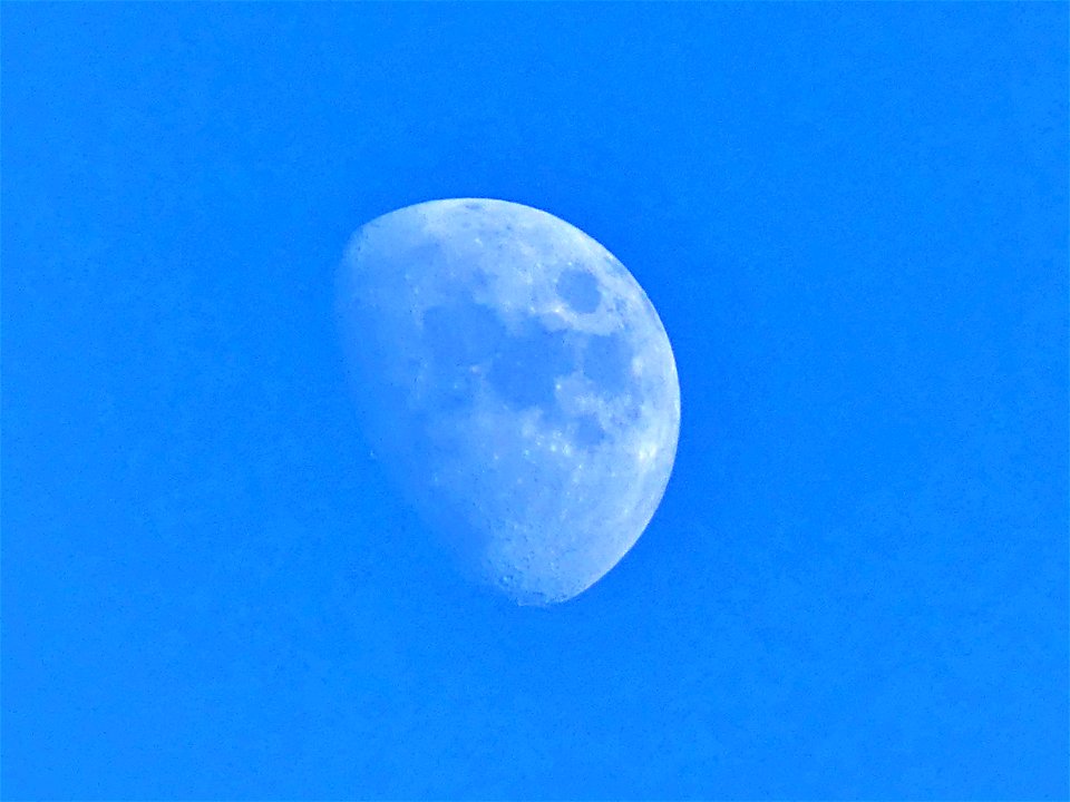 Surfing under the Moon-P1810420