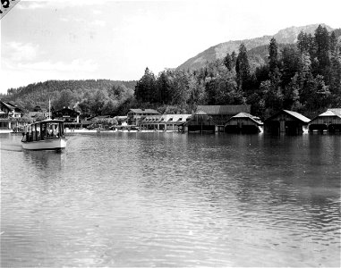 SC 335340 - Yanks go on a boat ride tour of Konigsee. Sightseeing U.S. troops on Konigsee pull out into lake. 17 May, 1945.