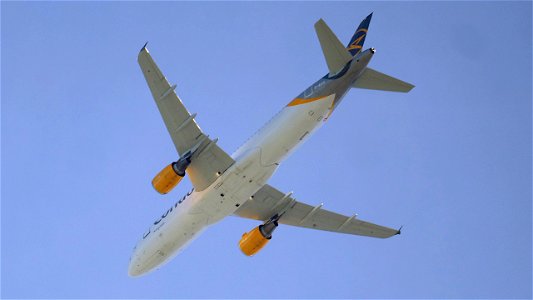 Airbus A320-212 D-AICE Condor from Palma de Mallorca (6700 ft.)