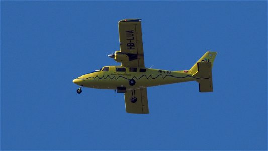 Partenavia P68C HB-LUA Swiss Flight Services (SFS) (3800 ft.)