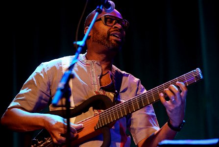 Dave Holland 'Aziza', TivoliVredenburg Utrecht 13 november 2018 - Lionel Loueke photo