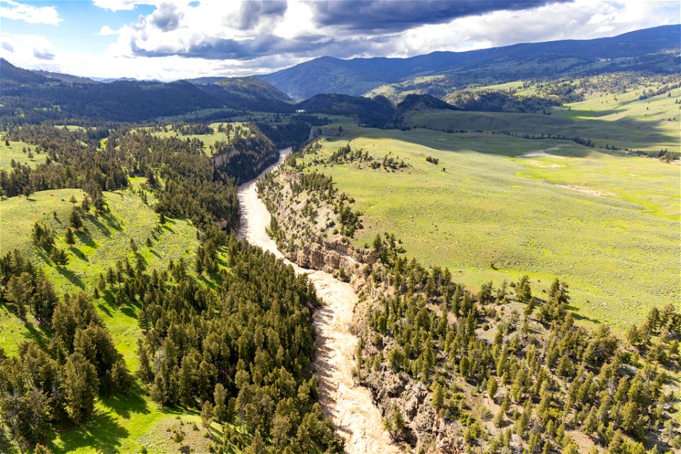 Yellowstone flood event 2022: Swollen Yellowstone River below the Hellroaring Bridge