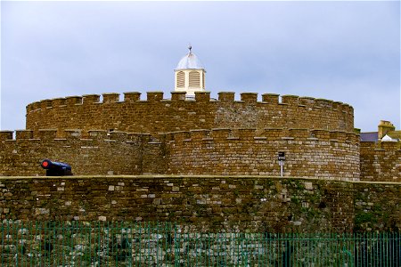 DEAL CASTLE 🏰
