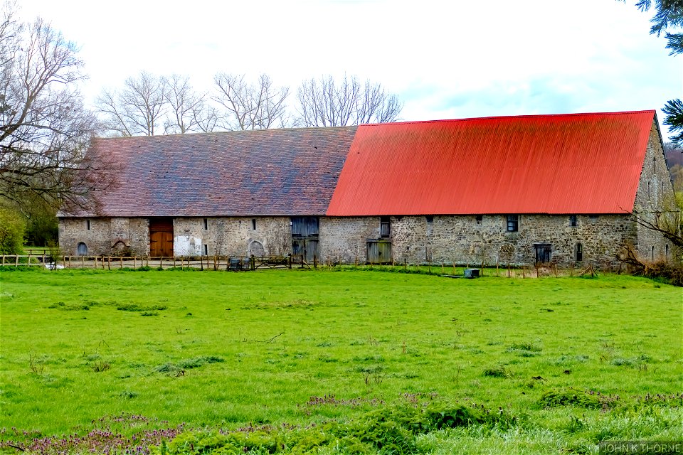 The building was used by the Abbey as its Hospitium and later as a tithe barn. Boxley Abbey Barn is a Grade I listed building and is on the Historic England Heritage at Risk Register