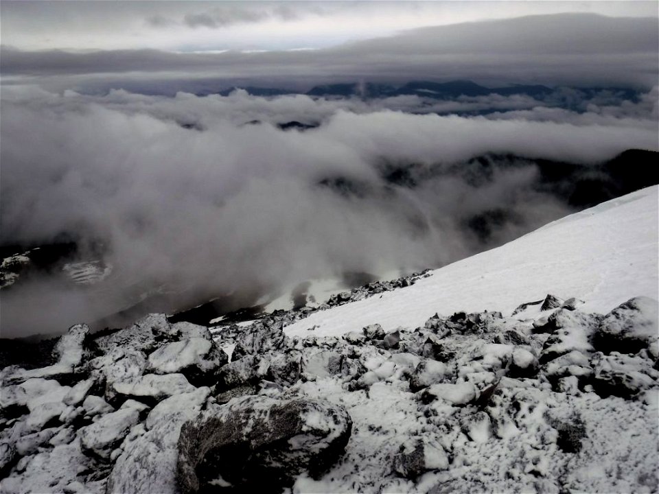 202106-FS-GPNF-One clear moment at 5500' at Mount St Helens- by Andy Goodwin
