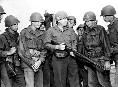SC 334554 - Lt. Ralph C. Blow, of Company K, 8th Infantry Regiment, Fort Ord, California, is shown giving two new Army trainees, Rct. Theodore M. Hudson and Rct. Glenn E. Fisher their first lesson on the basic infantry weapons. photo
