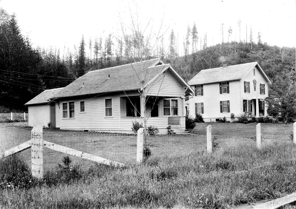 el-751-layng-cr-rs-pa-residence-5-15-1936jpg_49385647396_o