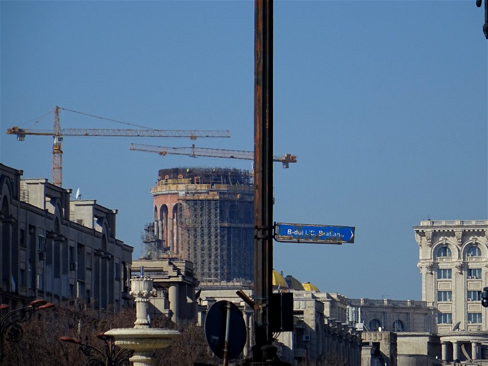 2019-03-06_Cathedral seen from Unirii Square_6