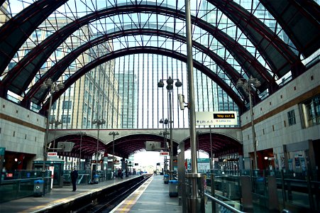 Canary Wharf station photo