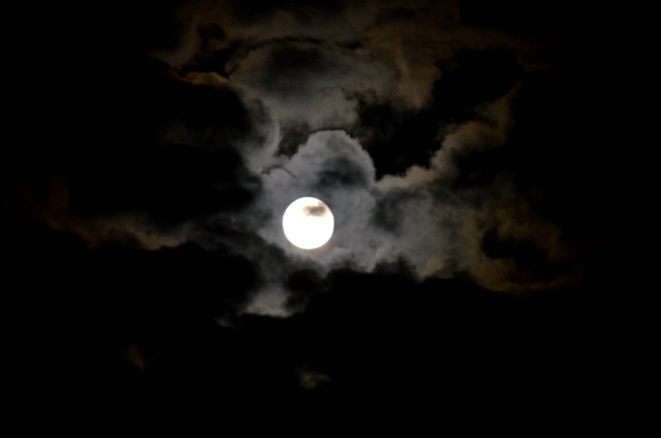 Full moon from the banks of the Missouri River.