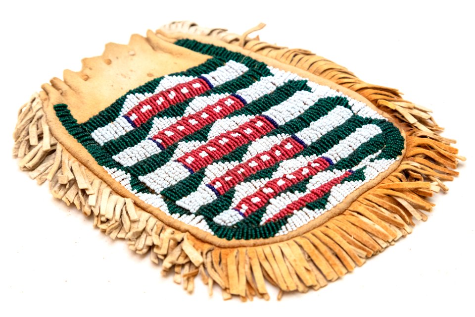 YELL 7107: beaded pouch